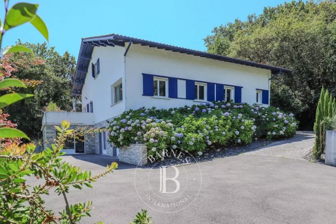 A vendre GRANDE MAISON 6 PIECES 330 M² RENOVEE BIARRITZ