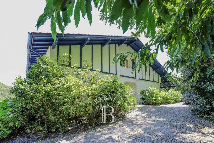 A vendre GRANDE MAISON 6 PIECES 330 M² RENOVEE BIARRITZ