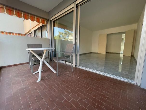 APPARTEMENT T3 70 M2 TERRASSE BORD DE MER VALLAURIS