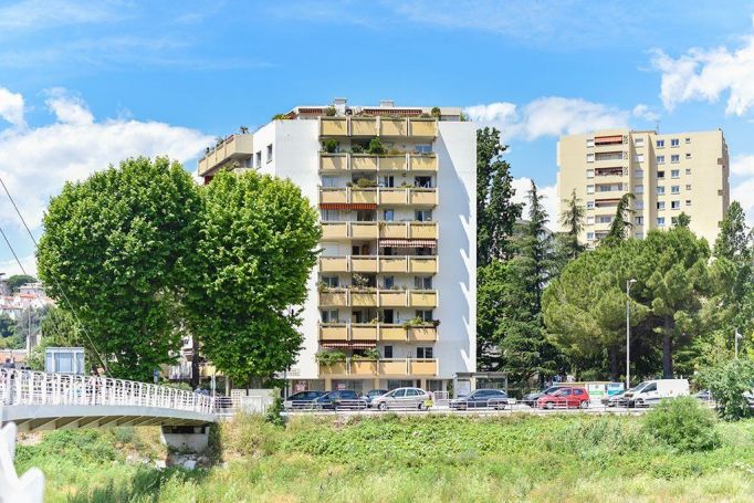 APPARTEMENT T3 67 M2 BORD DE MER NICE