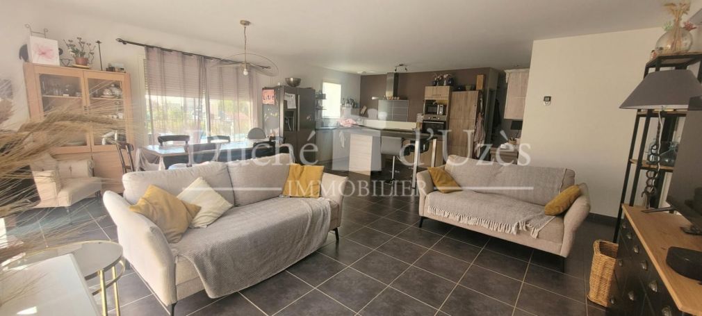 MAISON  4 PIECES 98 M2  UZES