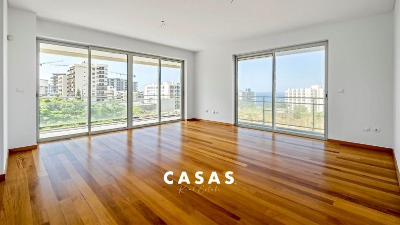 A vendre APPARTEMENT DE PRESTIGE T4 133 M2 TERRASSE BORD DE MER FUNCHAL