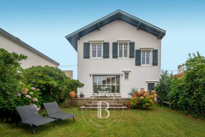 MAISON  DE MAîTRE BORD DE MER BIARRITZ