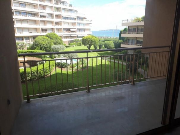 APPARTEMENT DE PRESTIGE T3 77 M2 BORD DE MER CANNES