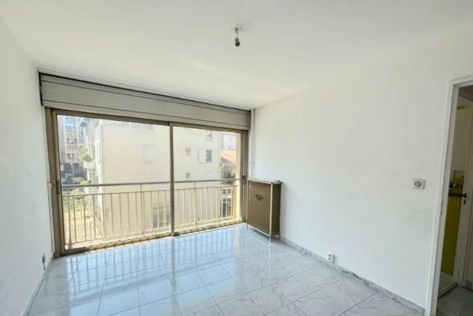 A vendre APPARTEMENT DE PRESTIGE T3 77 M2 BORD DE MER CANNES