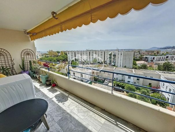 APPARTEMENT T3 67 M2 TERRASSE VUE MER JUAN LES PINS