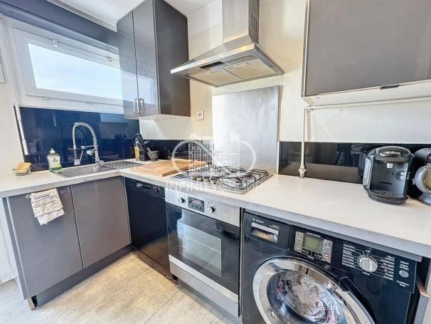 A louer APPARTEMENT T3 67 M2 TERRASSE VUE MER JUAN LES PINS