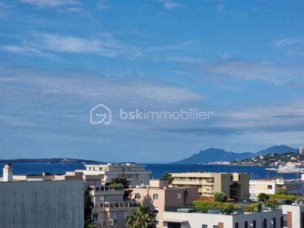 APPARTEMENT T3 67 M2 TERRASSE VUE MER ANTIBES