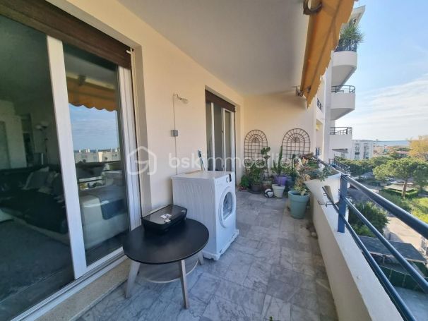 APPARTEMENT T3 67 M2 TERRASSE VUE MER ANTIBES