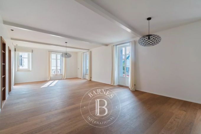 A vendre tres bel appartement t5 150 m² renove centre ville BIARRITZ