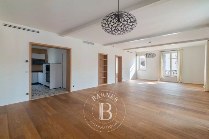 A vendre tres bel appartement t5 150 m² renove centre ville BIARRITZ