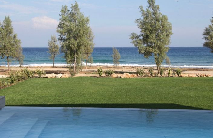 A vendre BELLE VILLA 7 PIECES 259 M² BORD DE MER FAMAGUSTA CHTPRE