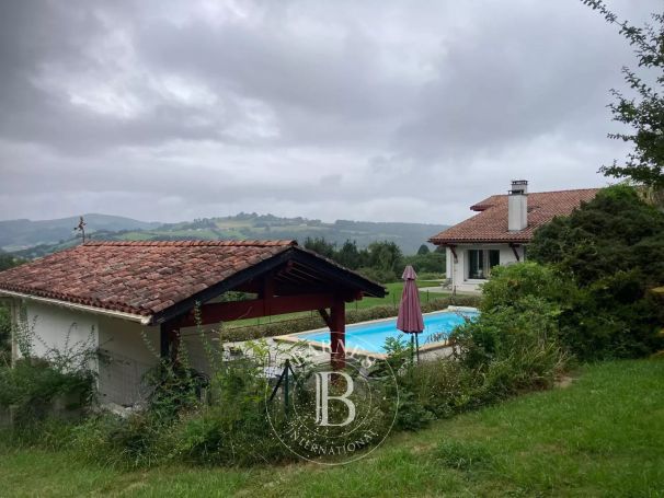 A vendre tres belle MAISON 260 M² VUE MONTAGNES SARE