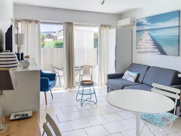 STUDIO  21 M2 TERRASSE BORD DE MER GOLFE JUAN