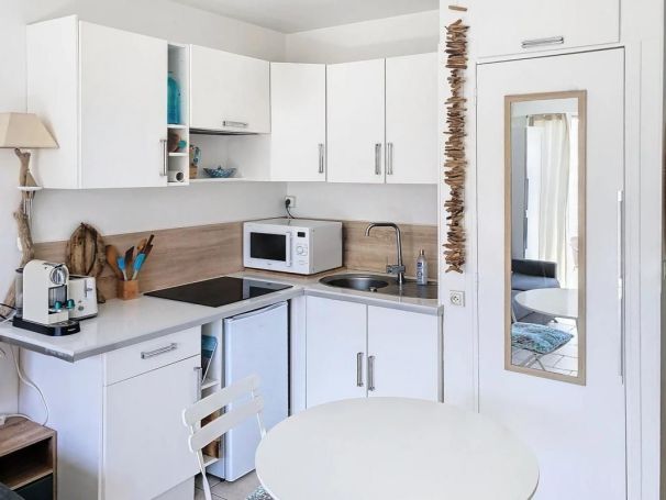 A louer STUDIO 21 M2 BORD DE MER GOLFE JUAN