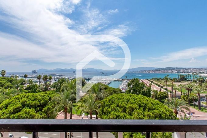 APPARTEMENT DE PRESTIGE T4 140 M2 TERRASSE BORD DE MER CANNES