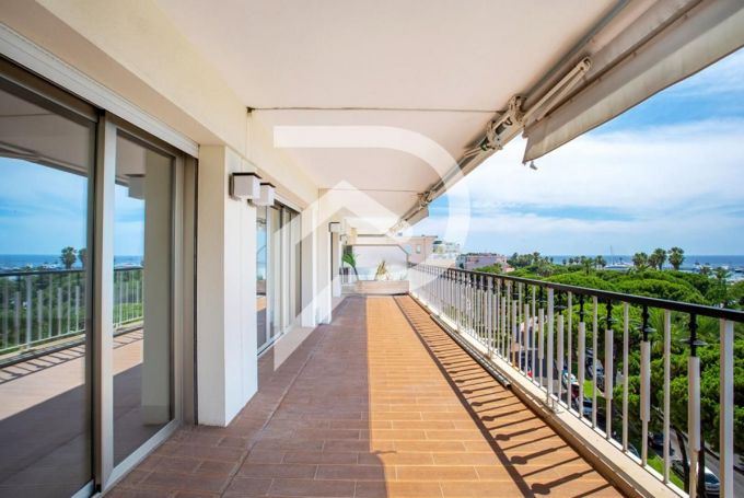 APPARTEMENT DE PRESTIGE T4 140 M2 TERRASSE BORD DE MER CANNES