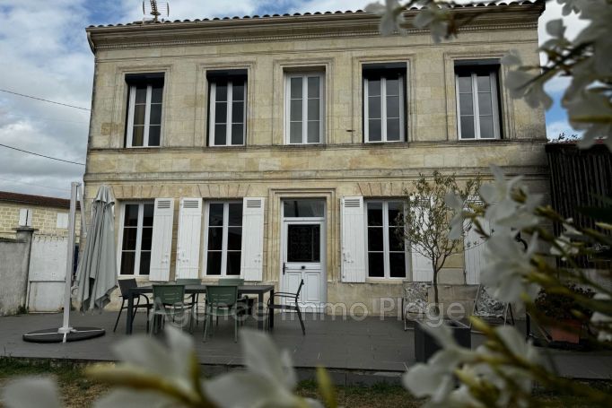 MAISON  DE MAîTRE BORD DE MER PAUILLAC