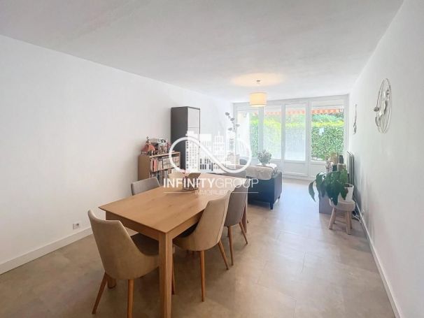 A louer APPARTEMENT T3 68 M2 TERRASSE BORD DE MER ANTIBES