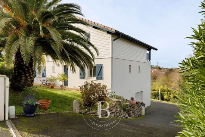 A vendre CHARMANTE MAISON 7 PIECES 184 M² BIDART