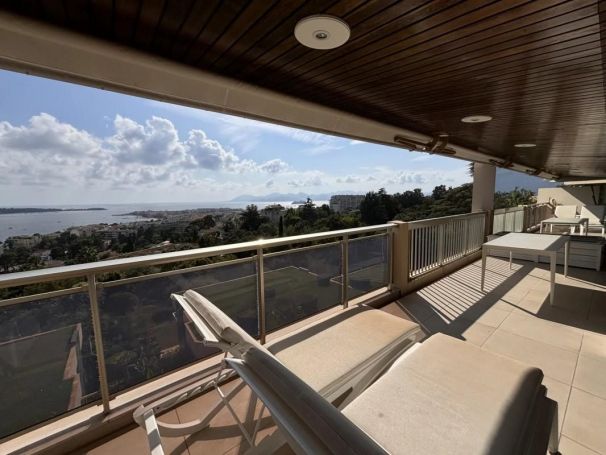 APPARTEMENT DE PRESTIGE T3 125 M2 TERRASSE BORD DE MER CANNES