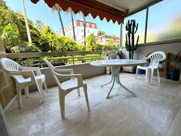 APPARTEMENT DE PRESTIGE T3 75 M2 TERRASSE BORD DE MER CANNES