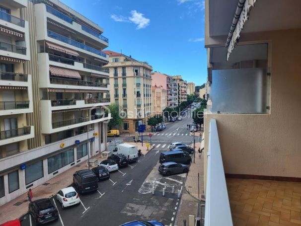 APPARTEMENT T3 67 M2 TERRASSE BORD DE MER MENTON