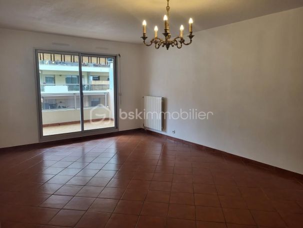 APPARTEMENT T3 67 M2 TERRASSE BORD DE MER MENTON