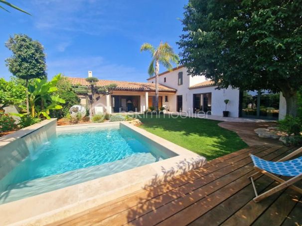 MAISON  CONTEMPORAINE BORD DE MER MAUGUIO