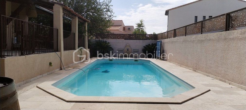 MAISON  7 PIECES 235 M2  LUNEL