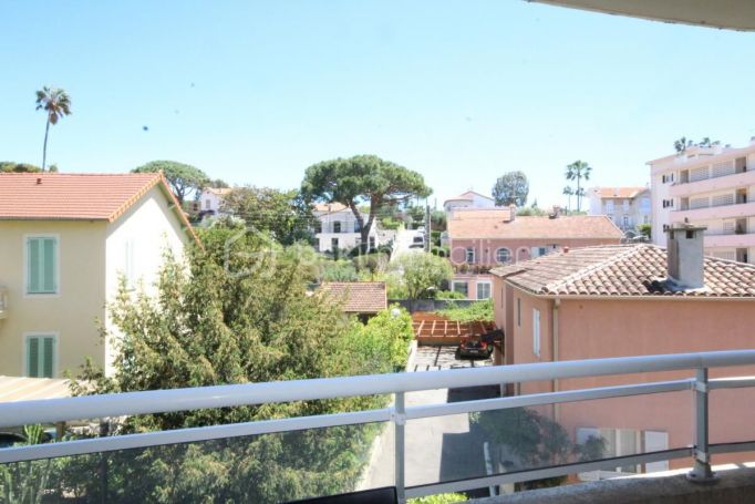 APPARTEMENT T3 62 M2 TERRASSE BORD DE MER CAGNES SUR MER