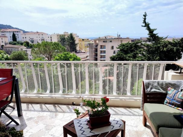 APPARTEMENT DE PRESTIGE T3 69 M2 TERRASSE BORD DE MER LE CANNET