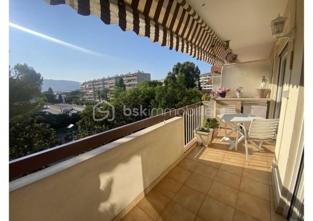 APPARTEMENT T3 59 M2 TERRASSE BORD DE MER CANNES