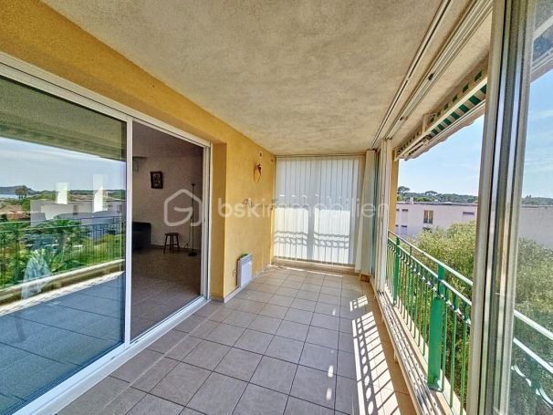 APPARTEMENT T4 77 M2 TERRASSE VUE MER SIX FOURS LES PLAGES