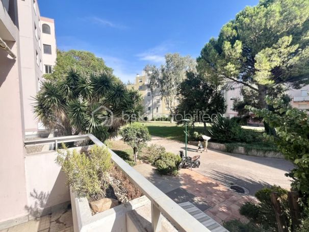 APPARTEMENT T3 70 M2 TERRASSE BORD DE MER LA GARDE