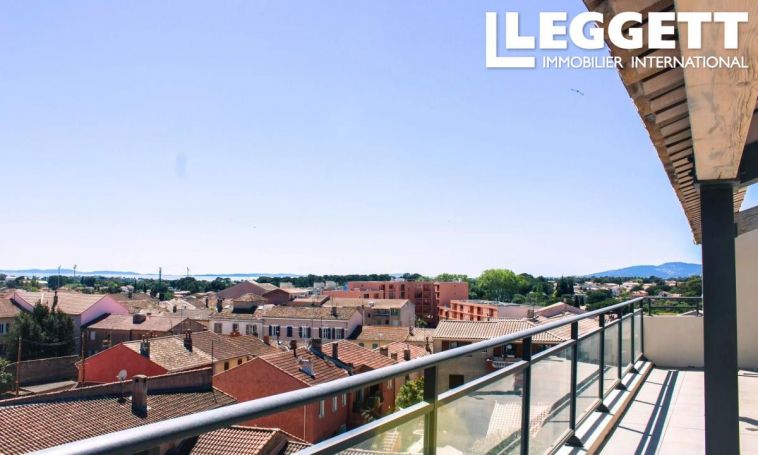 APPARTEMENT DUPLEX NEUF  143 M2 TERRASSE VUE MER LA LONDE LES MAURES