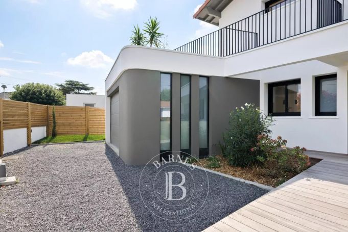 A vendre BELLE MAISON CONTEMPORAINE 200 M² ANGLET