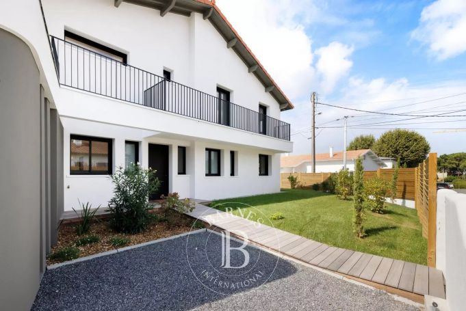 A vendre BELLE MAISON CONTEMPORAINE 200 M² ANGLET