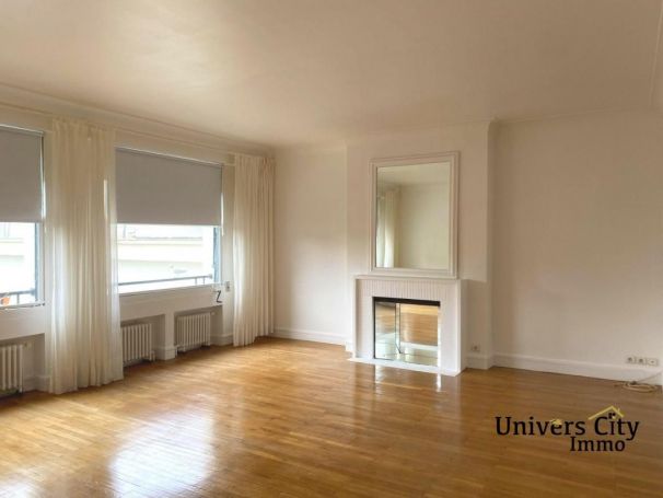 APPARTEMENT T5 126 M2  NANTES