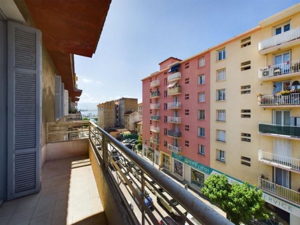 APPARTEMENT T3 71 M2 BORD DE MER AJACCIO