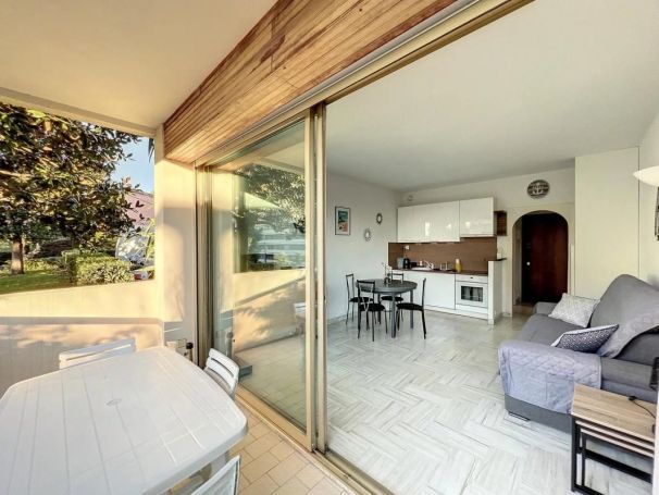 A louer STUDIO 25 M2 TERRASSE BORD DE MER CANNES