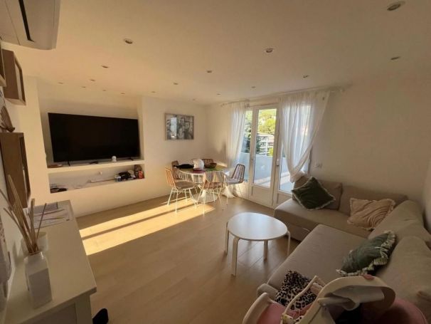 APPARTEMENT T3 57 M2 BORD DE MER CANNES