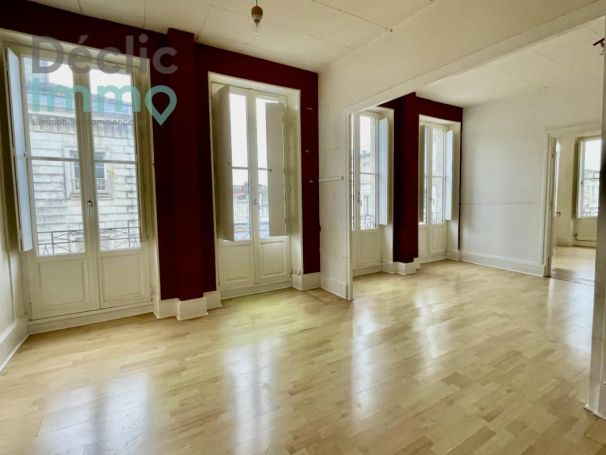 APPARTEMENT T4 84 M2  ROCHEFORT