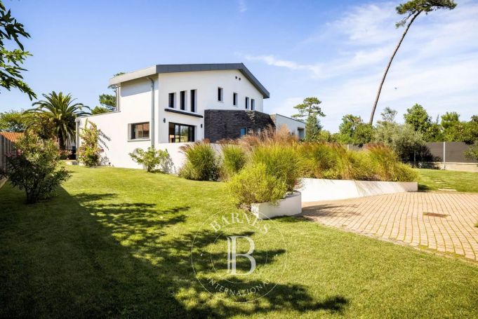 A vendre TRES BELLE MAISON CONTEMPORAINE 7 PIECES 320 M² ANGLET