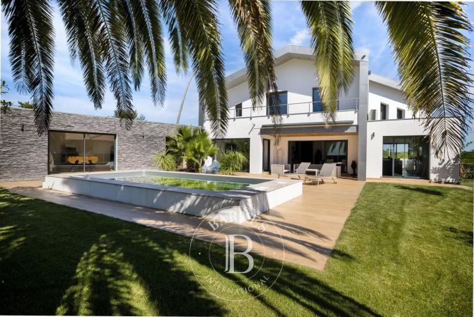 A vendre TRES BELLE MAISON CONTEMPORAINE 7 PIECES 320 M² ANGLET