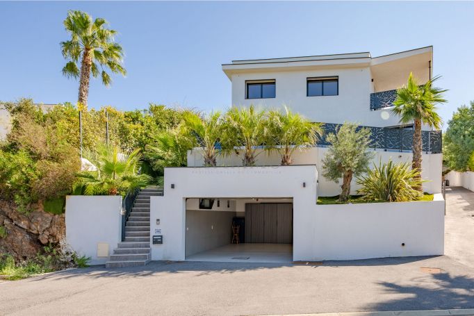 MAISON  CONTEMPORAINE BORD DE MER SAINT AYGULF