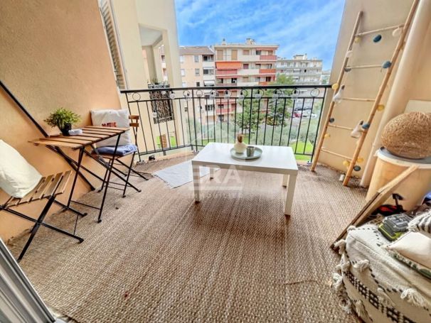 APPARTEMENT T2 51 M2 TERRASSE BORD DE MER CAGNES SUR MER