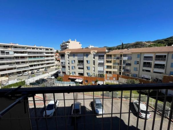 APPARTEMENT T3 67 M2 TERRASSE BORD DE MER CANNES