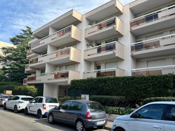 APPARTEMENT T2 37 M2 TERRASSE BORD DE MER LE CANNET