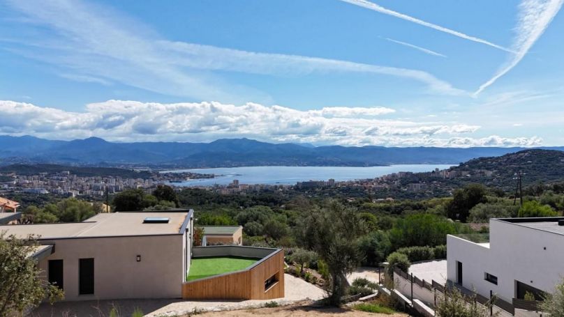 MAISON  DE MAîTRE BORD DE MER AJACCIO